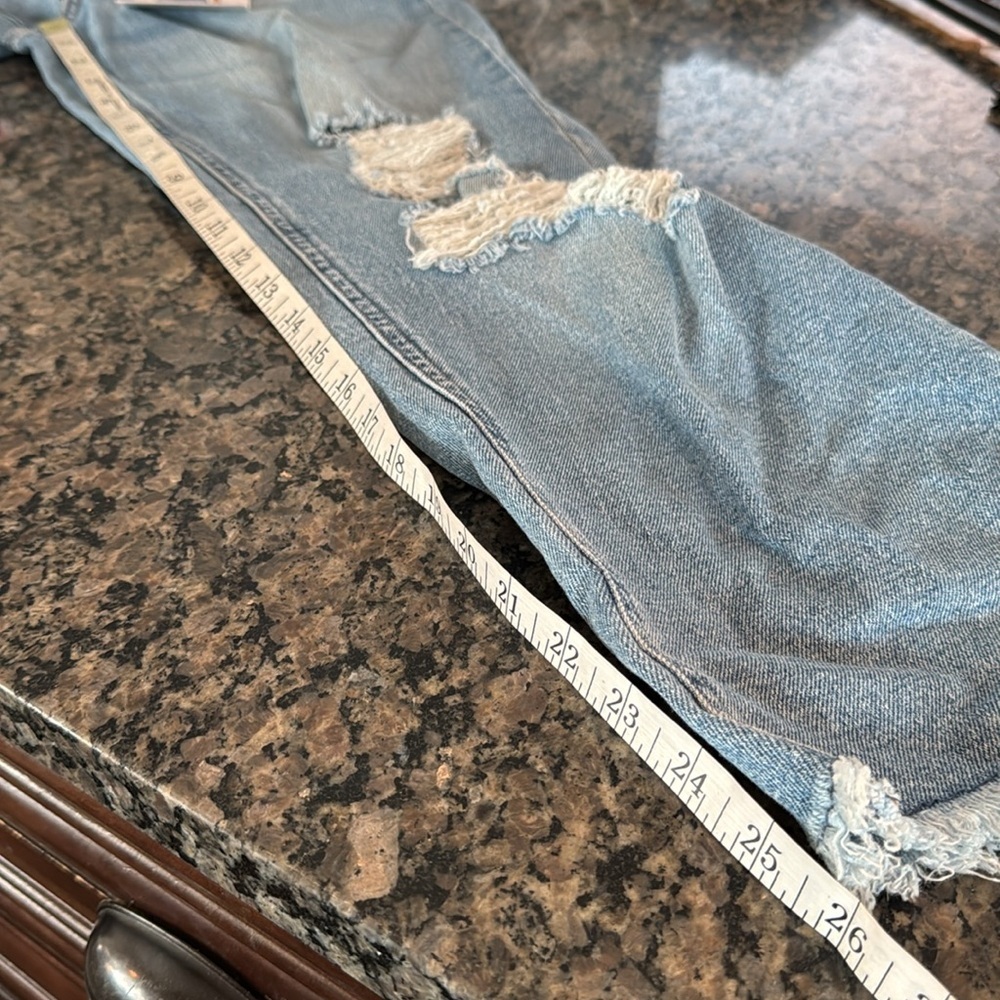 Regeneration by celebrity Pink cropped 90’s straight distressed jeans NWT 5/27 - Picture 11 of 11